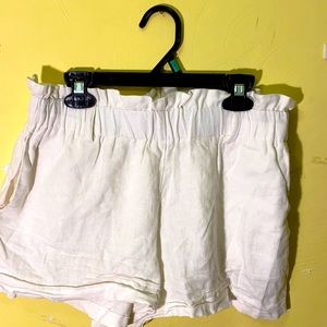 Cute white shorts!
